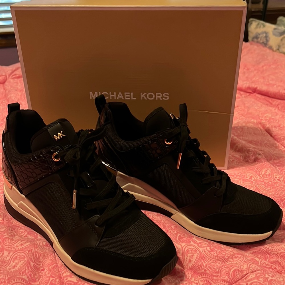Michael Kors Georgie Trainer black size 10
